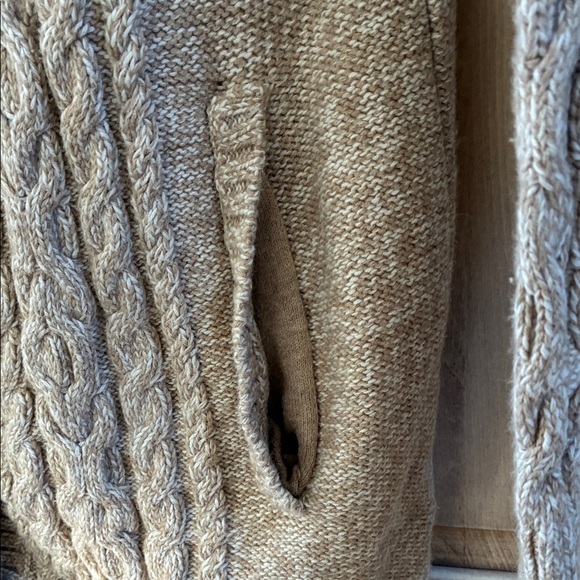 L.L. Bean Light Tan Cable Knit Cardigan Sz M - Picture 3 of 8